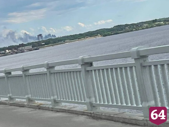 В Энгельсе вагон с алкидными смолами потушили пенной атакой 